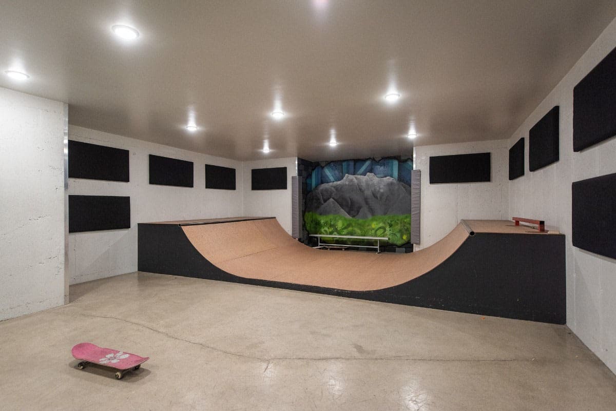 modern-farmhouse-skate-board-room