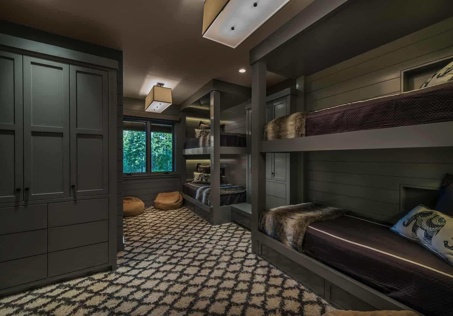 mountain-modern-kids-bunk-bedroom