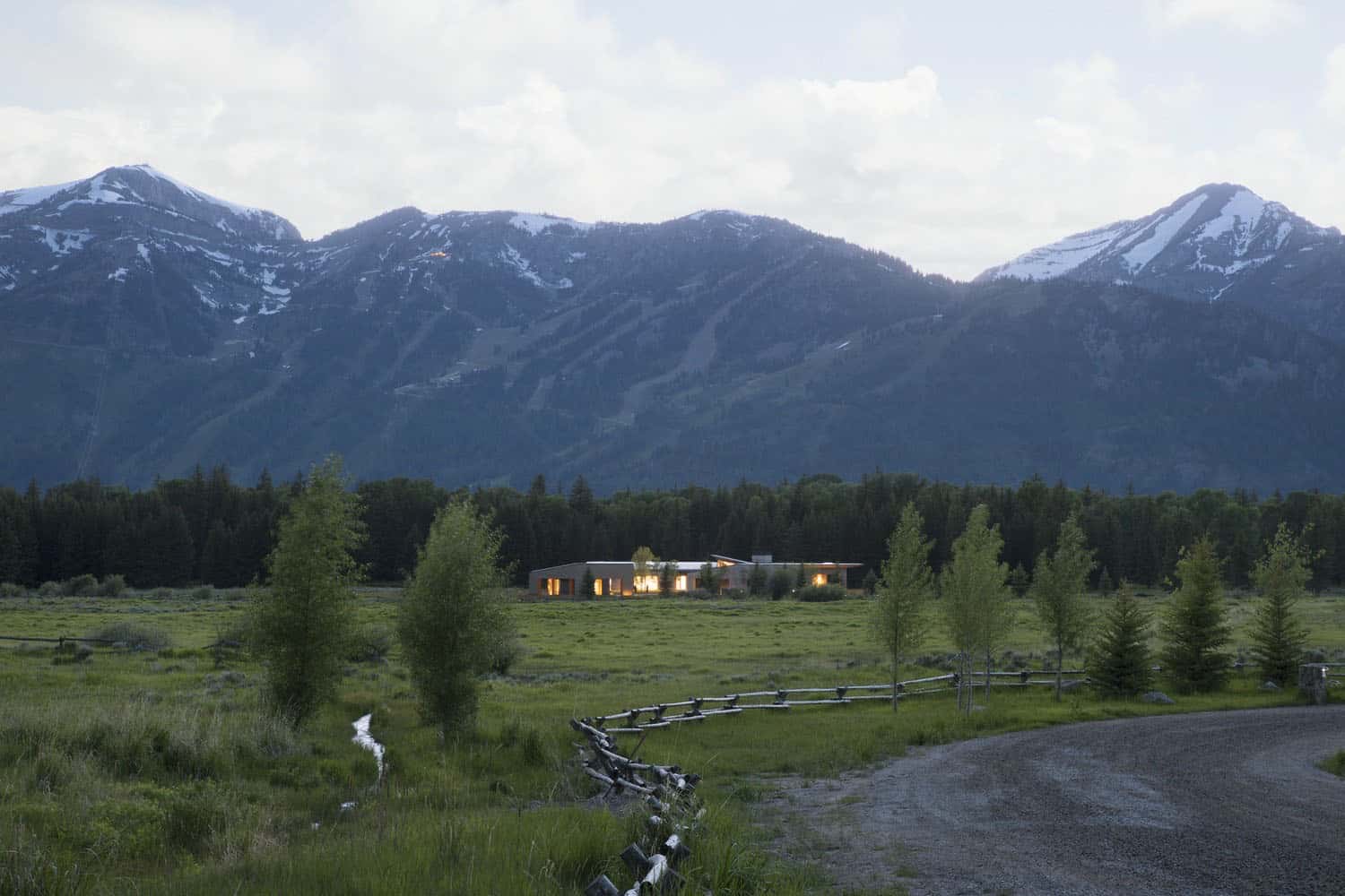 modern-rustic-ranch-house-landscape