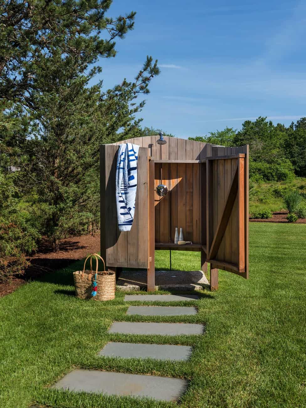 modern-farmhouse-outdoor-shower