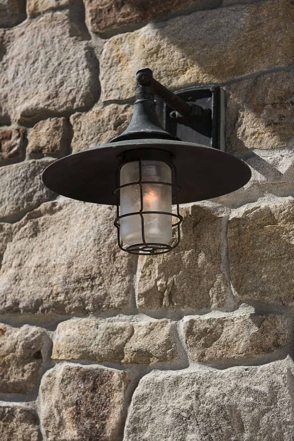rustic-mountain-style-home-exterior-wall-light-fixture-detail