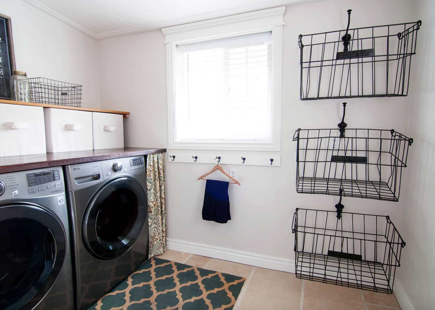 tiny-laundry-room-wall-bins