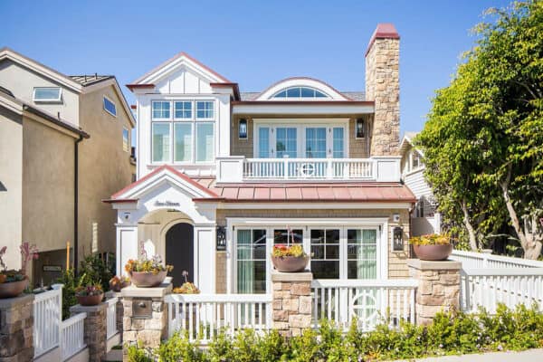 featured posts image for Beautiful duplex house exuding coastal charm in Corona del Mar