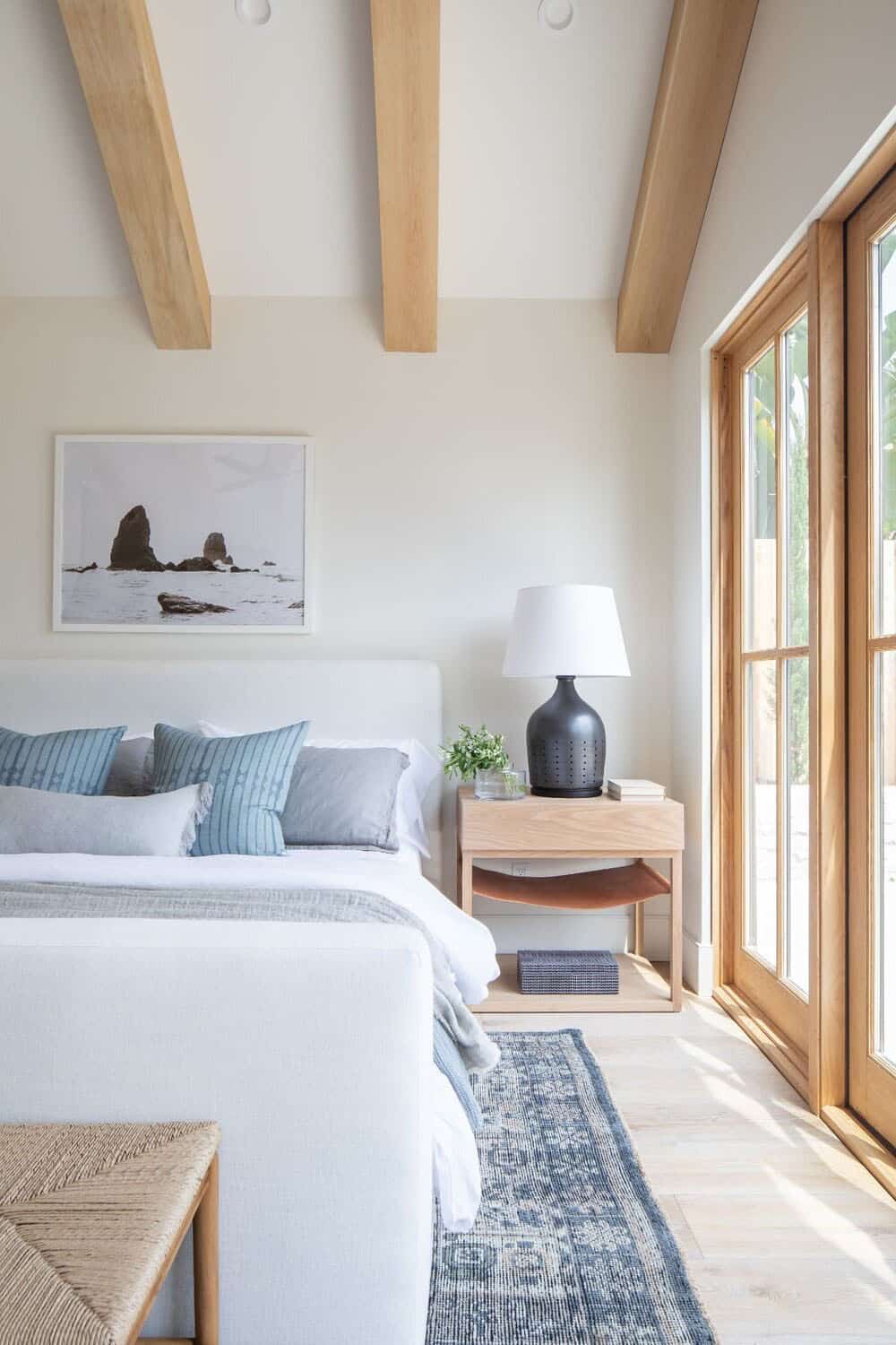 transitional-style-guest-bedroom