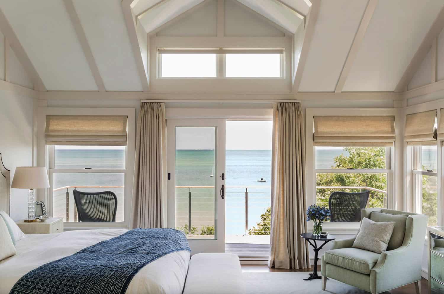coastal-style-retreat-bedroom