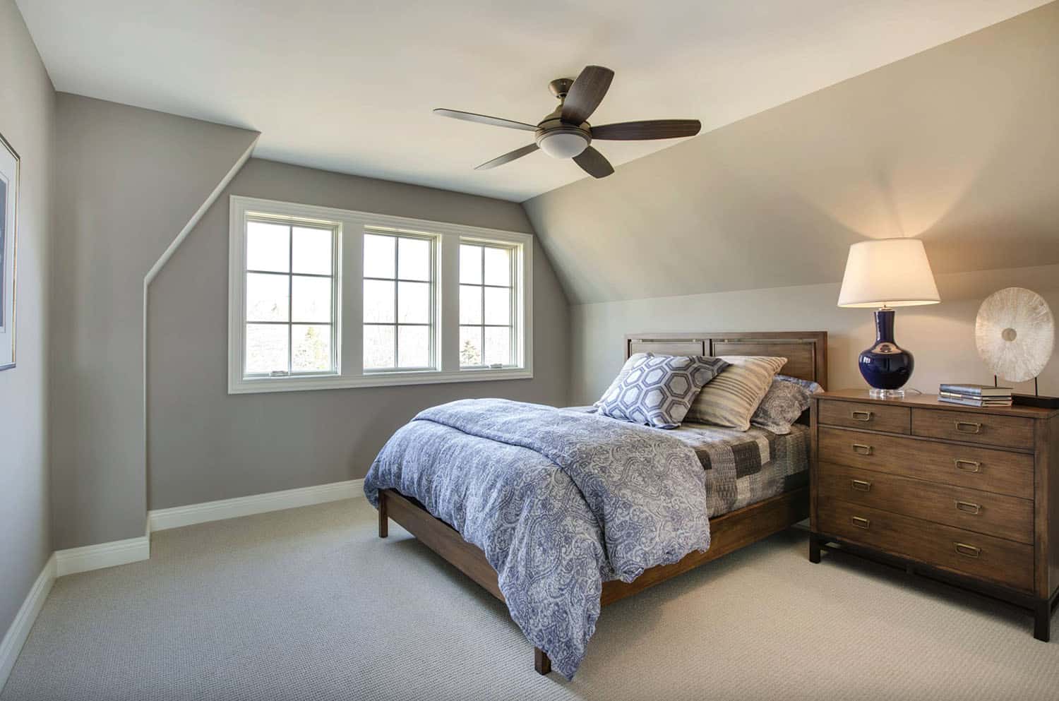 cottage-style-bedroom