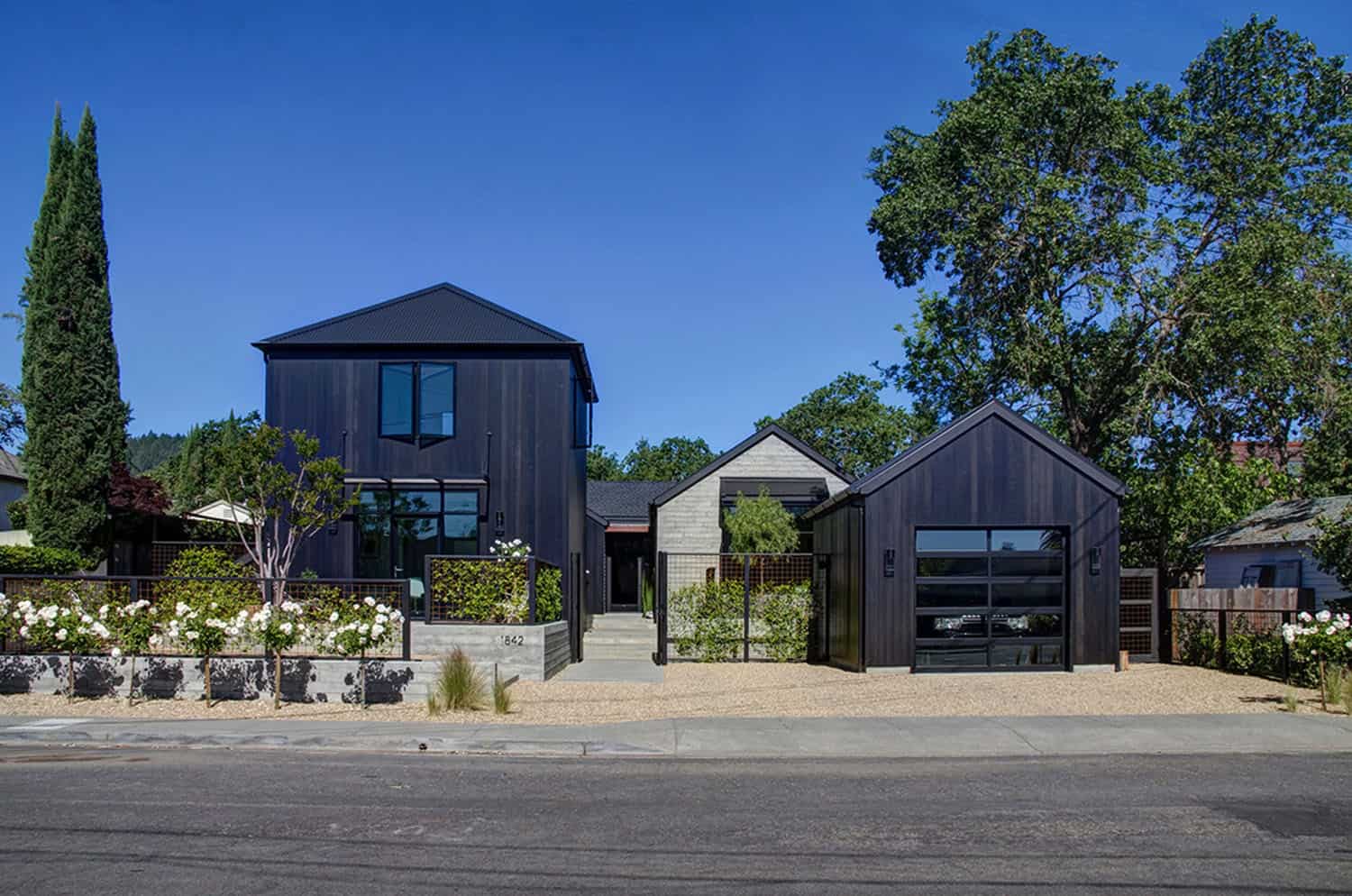 dramatic-modern-farmhouse-exterior