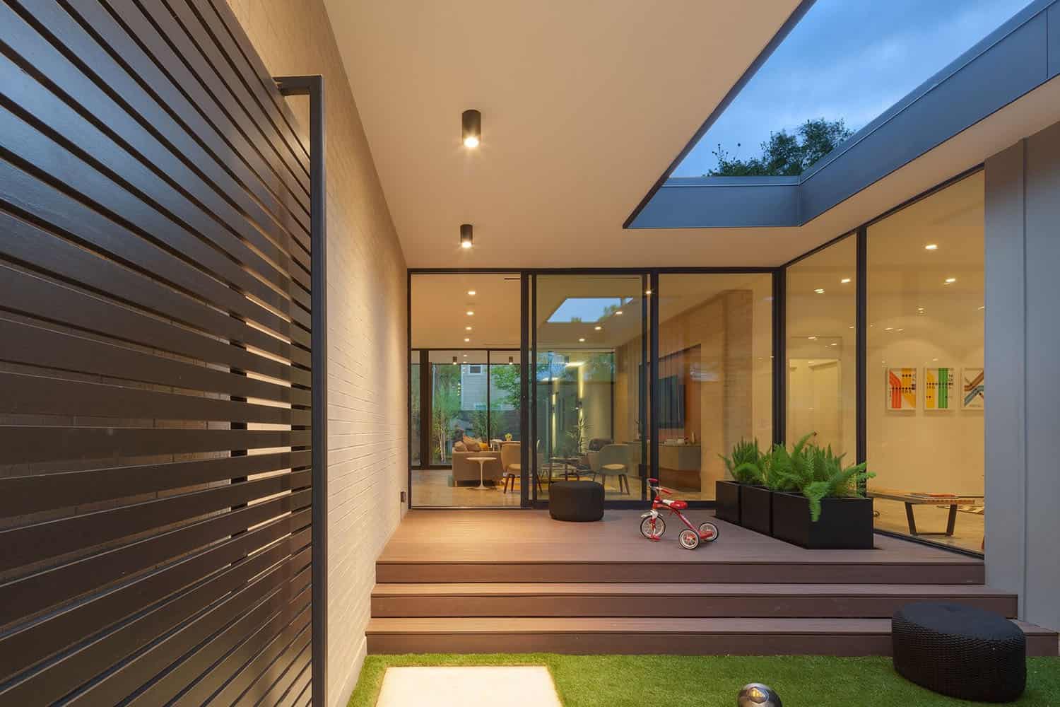 midcentury-inspired-home-entry