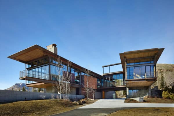 featured posts image for Mountain industrial retreat in Idaho has steel and glass cantilevered wings