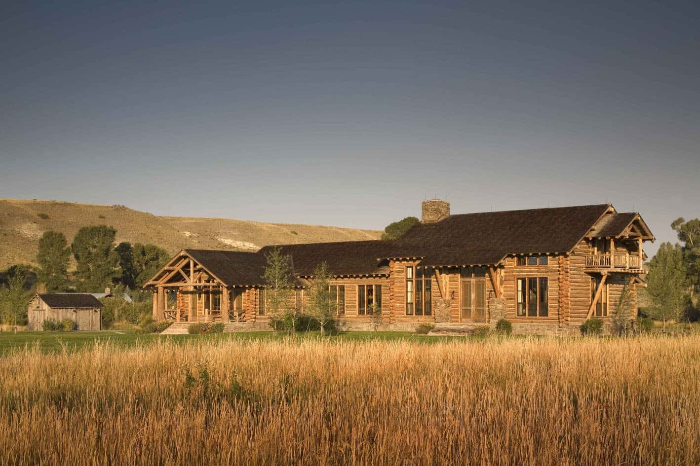 rustic-ranch-house-retreat-exterior