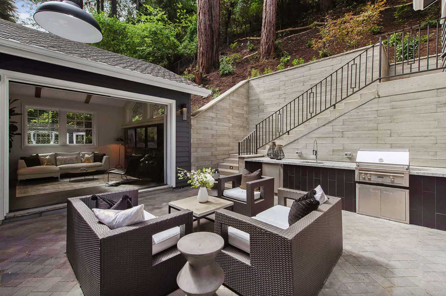 transitional-home-patio