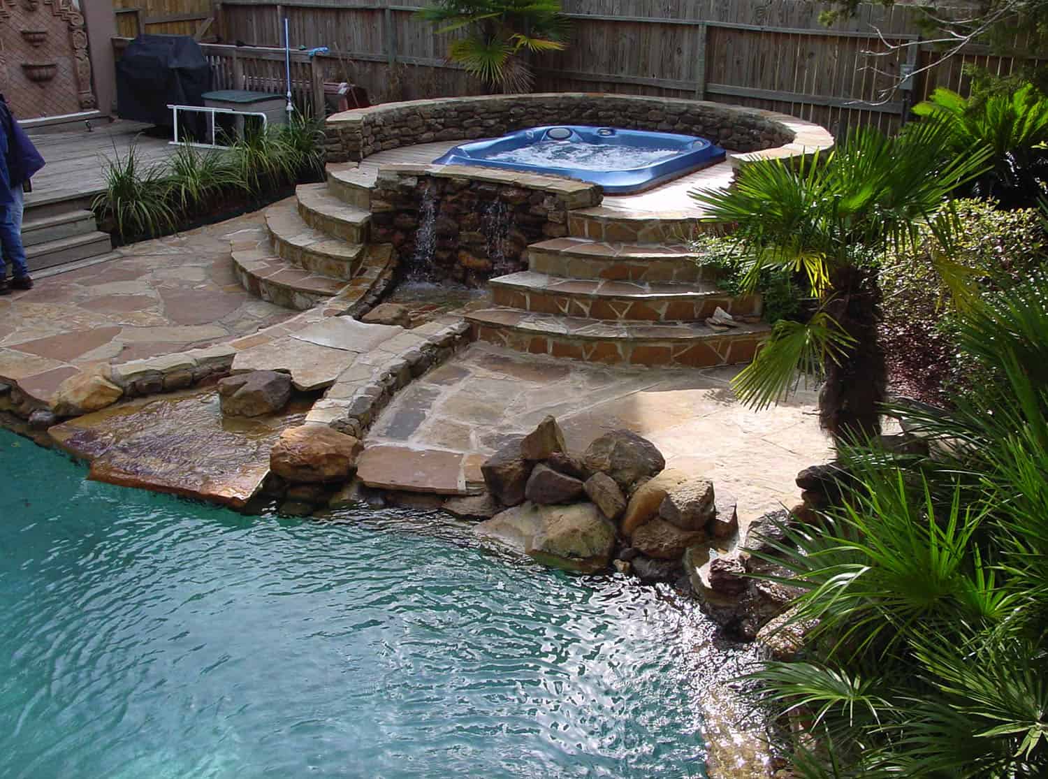 outdoor-jacuzzi-pool-idea