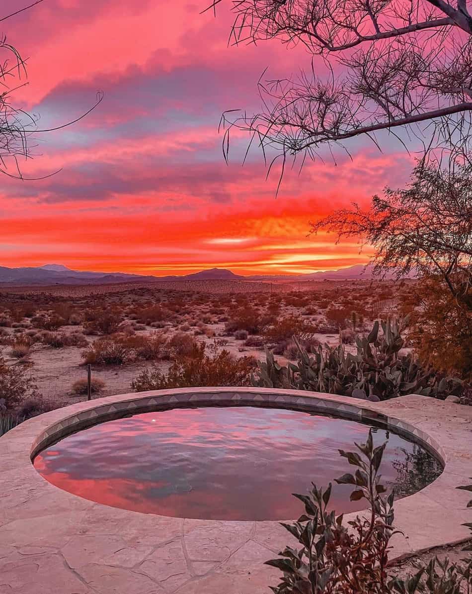 hot-tub-with-a-desert-sunset