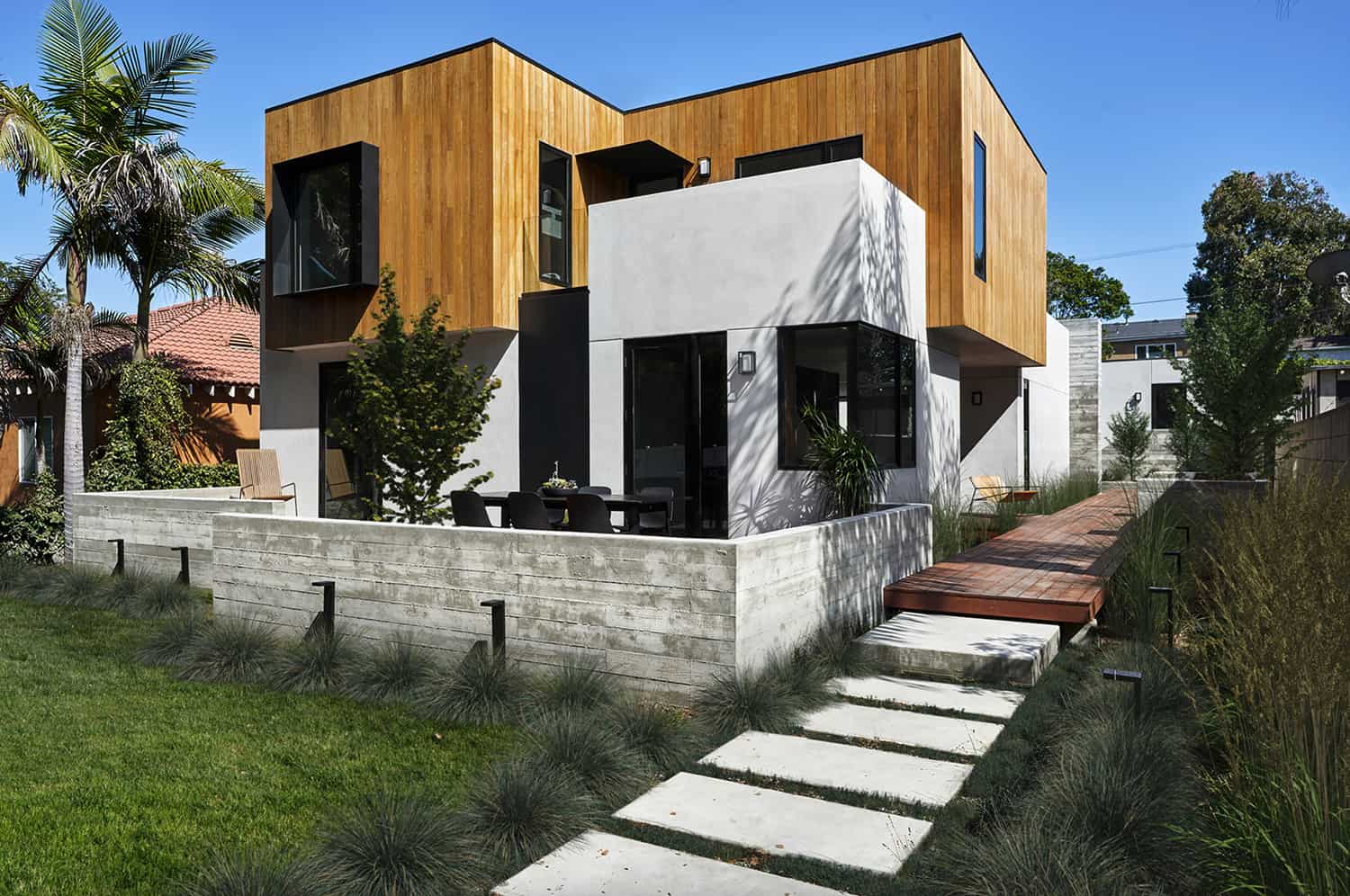 contemporary-home-exterior-entry-deck
