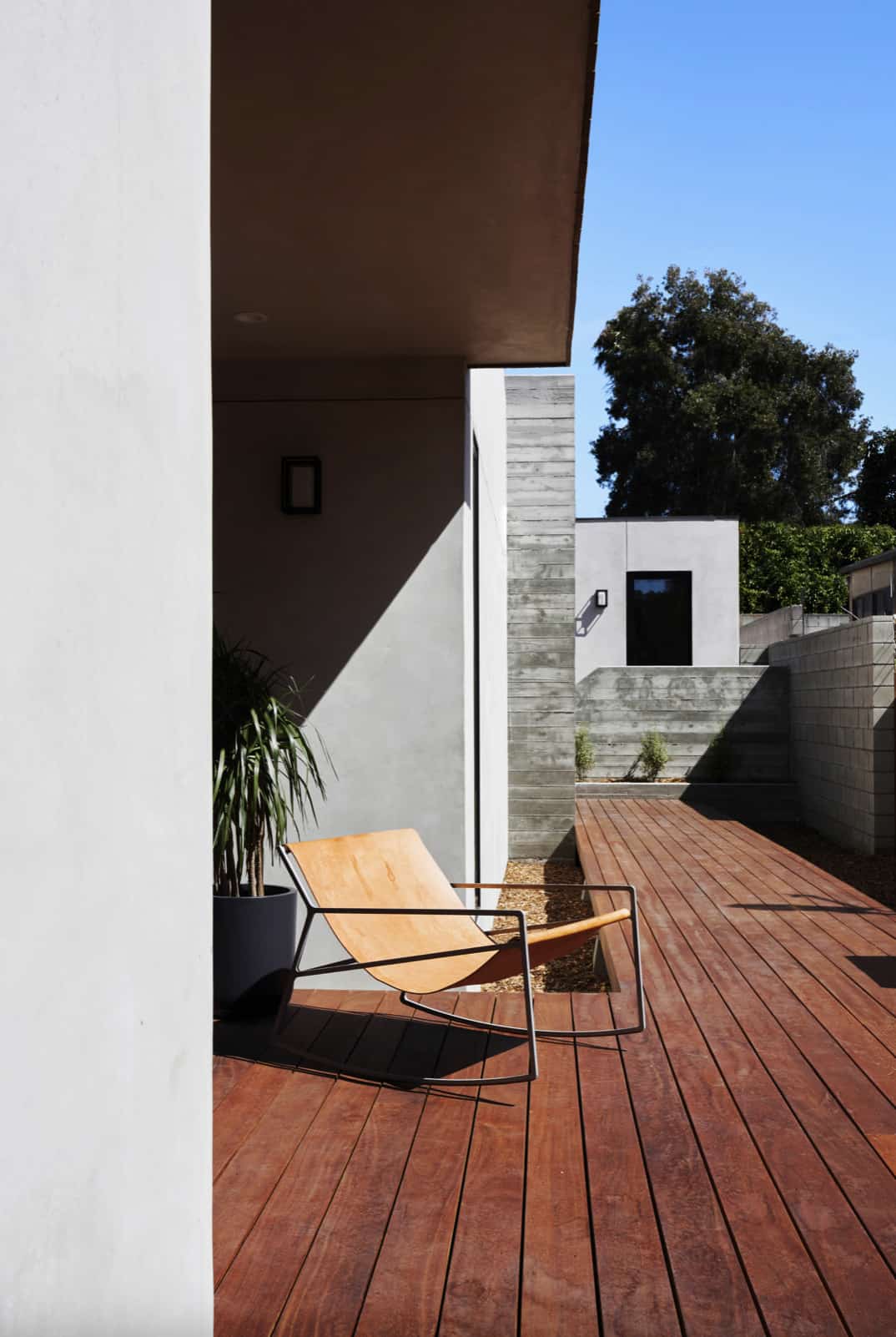 contemporary-home-exterior-front-porch