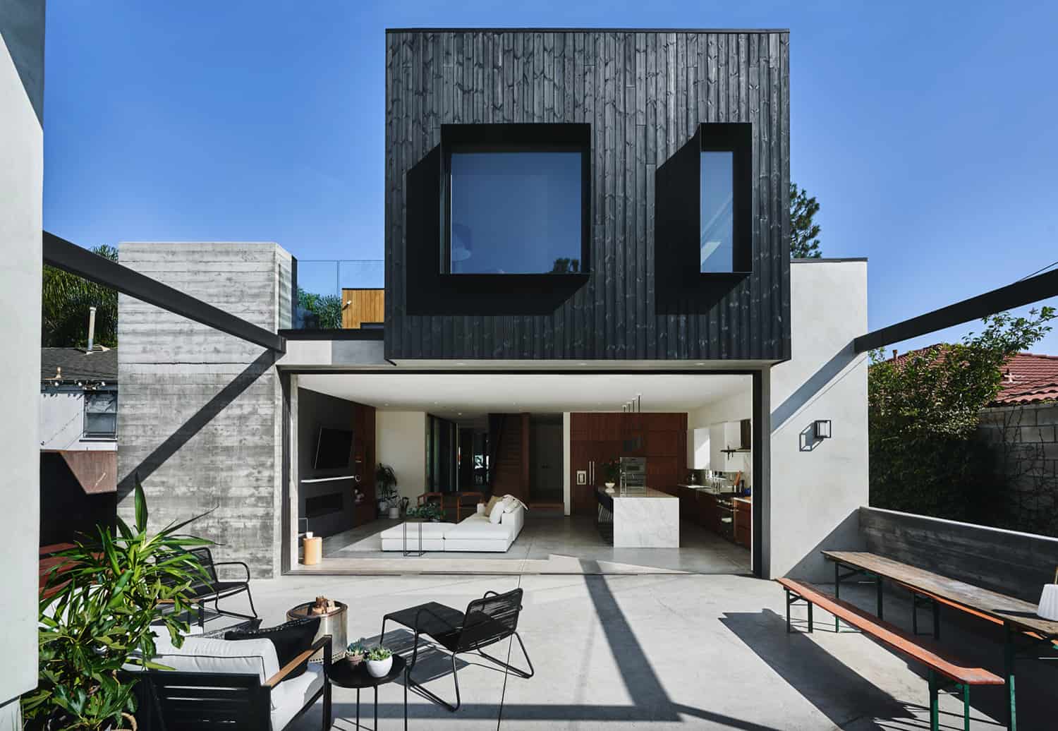 contemporary-home-exterior-backyard-patio