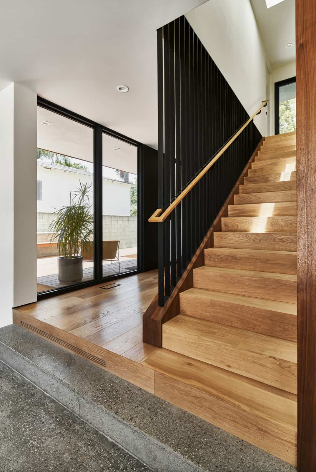 contemporary-wood-staircase