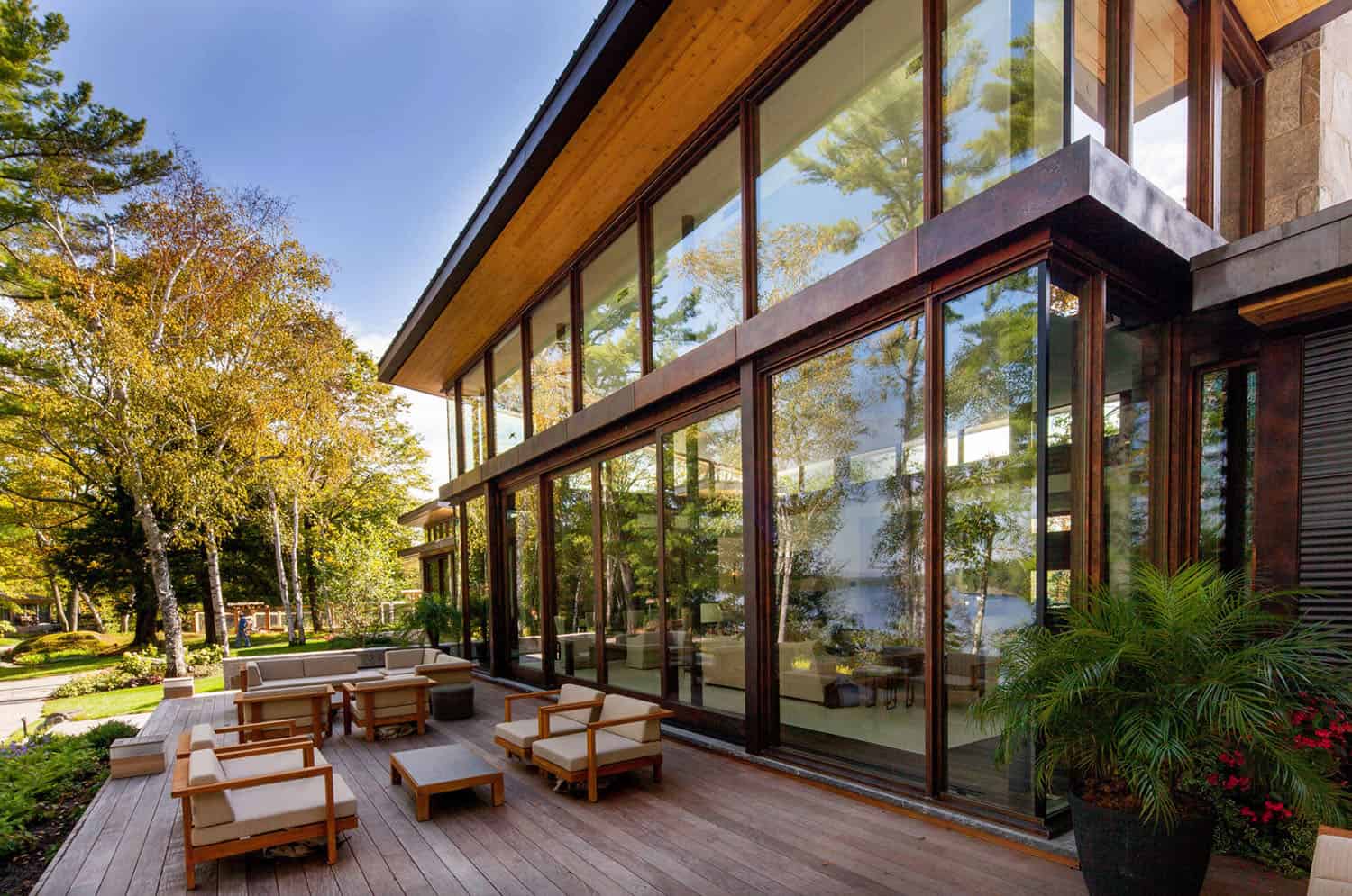 contemporary-lake-cottage-deck