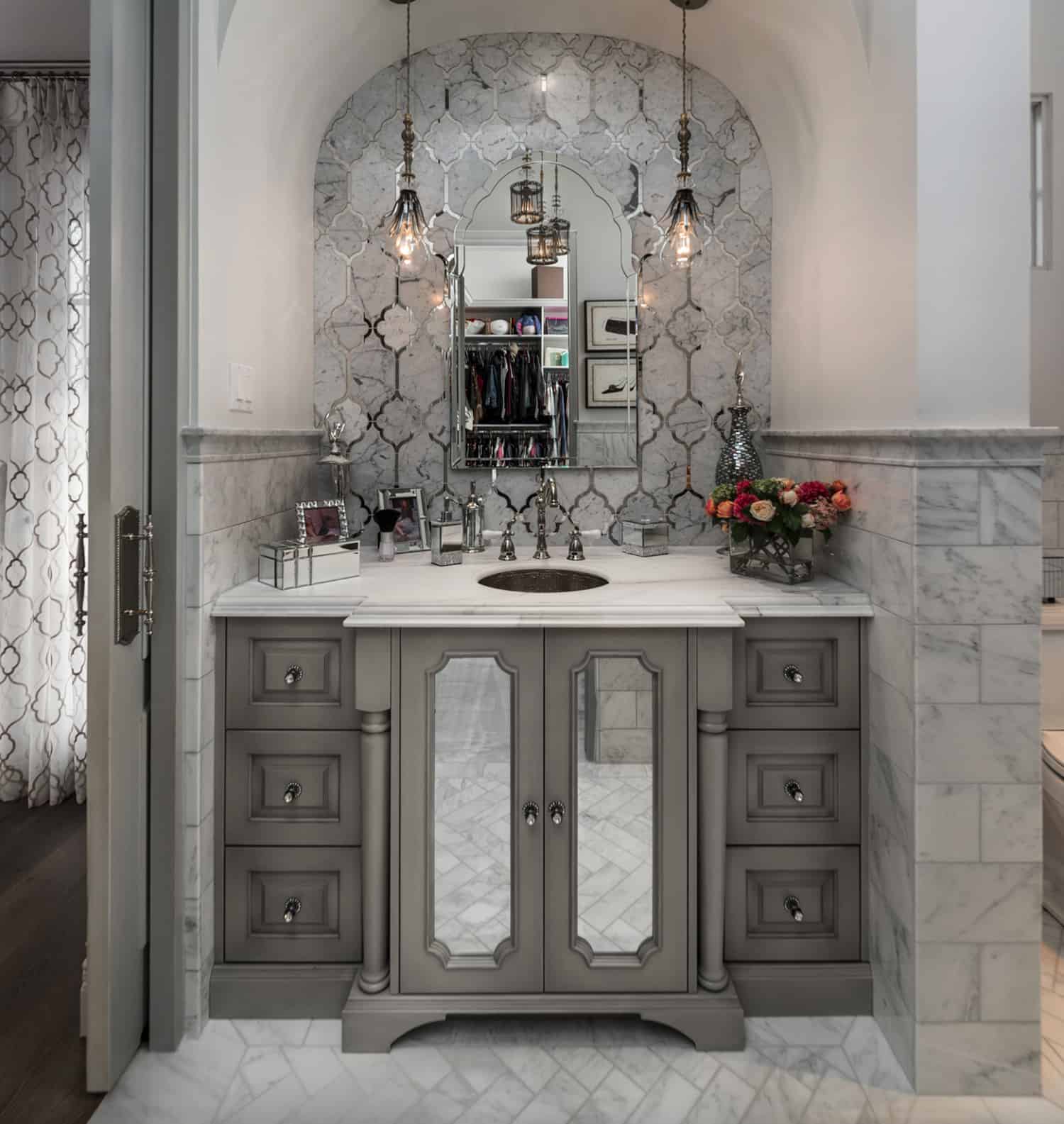 shabby-chic-style-guest-bathroom
