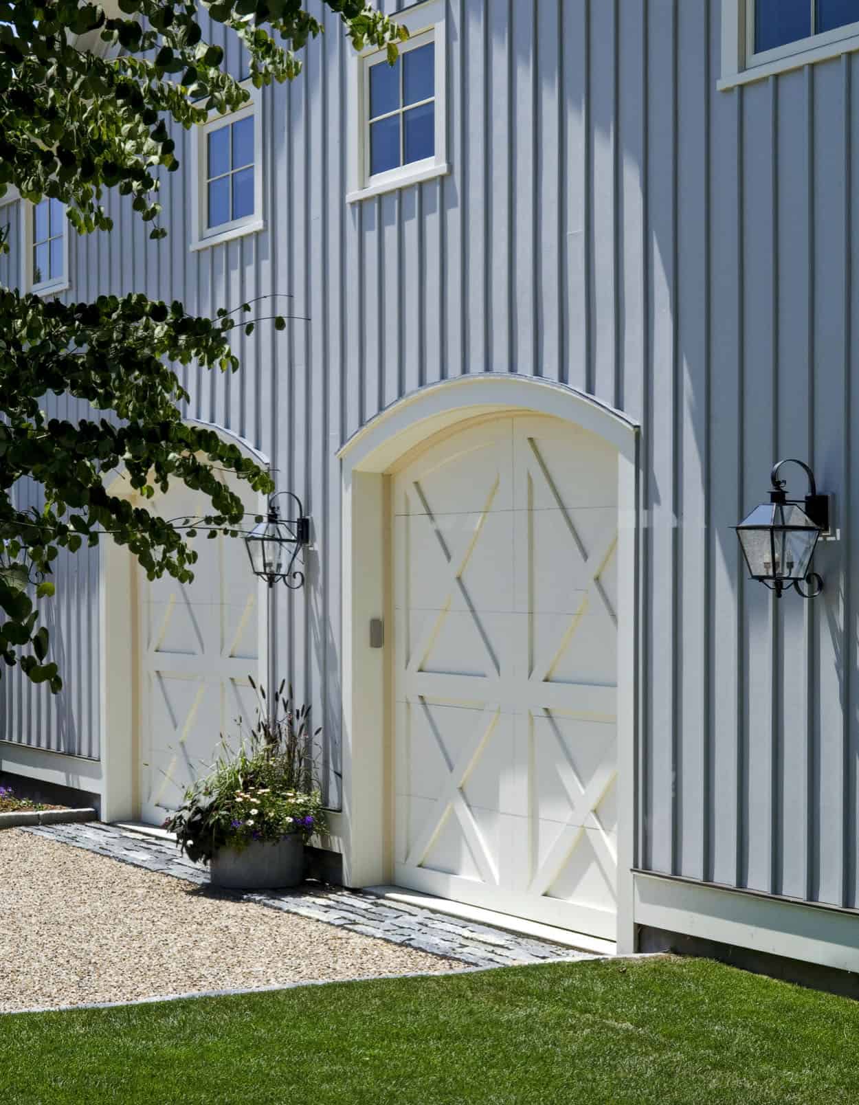 farmhouse-garage-guest-house-exterior