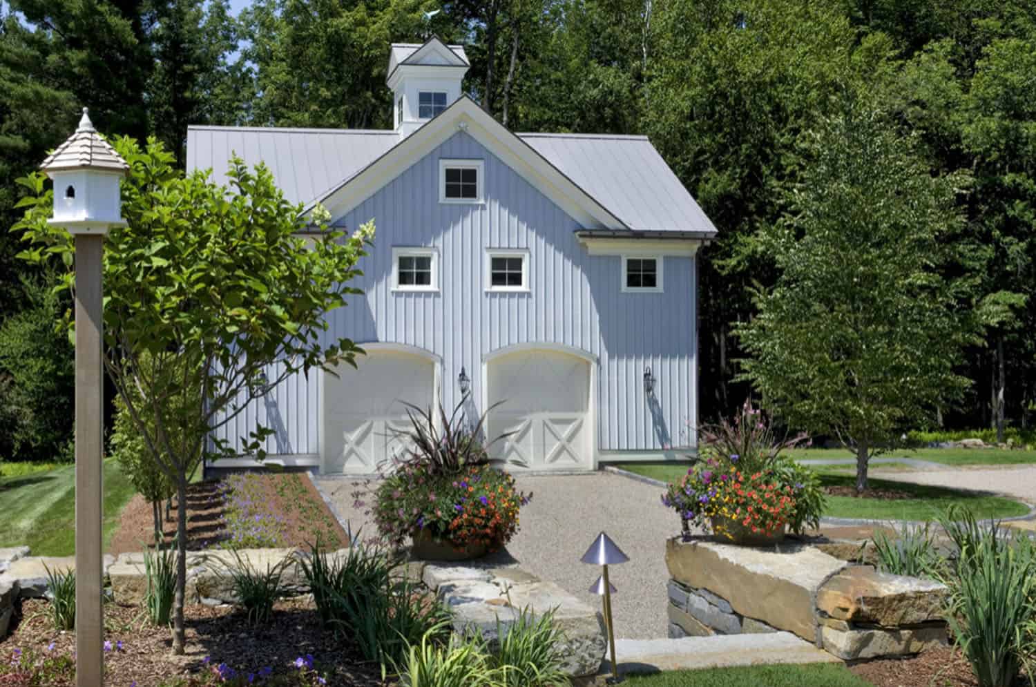 farmhouse-garage-guest-house-exterior