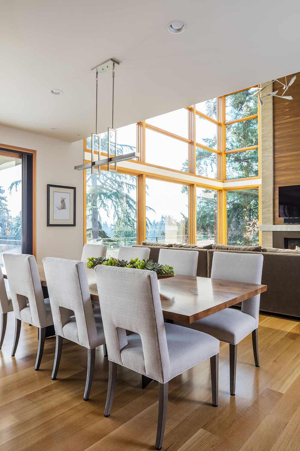 modern-lake-house-dining-room