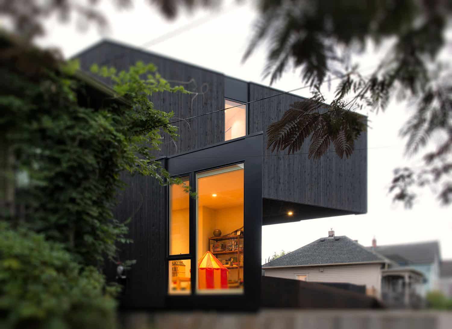 modern-prefabricated-home-exterior