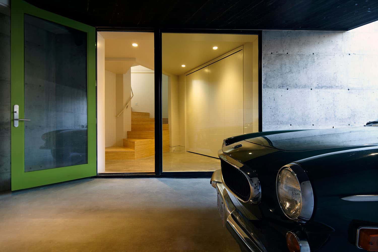 modern-prefabricated-home-entry