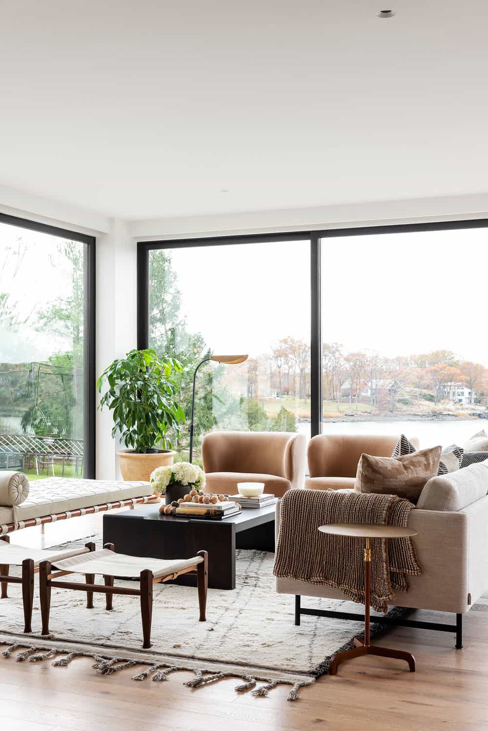 modern-waterfront-living-room