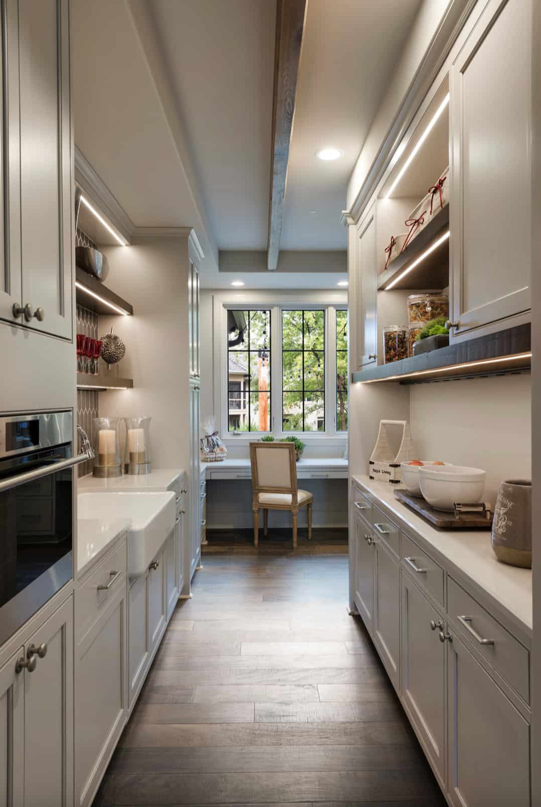 rustic-pantry-with-kitchen-command-center