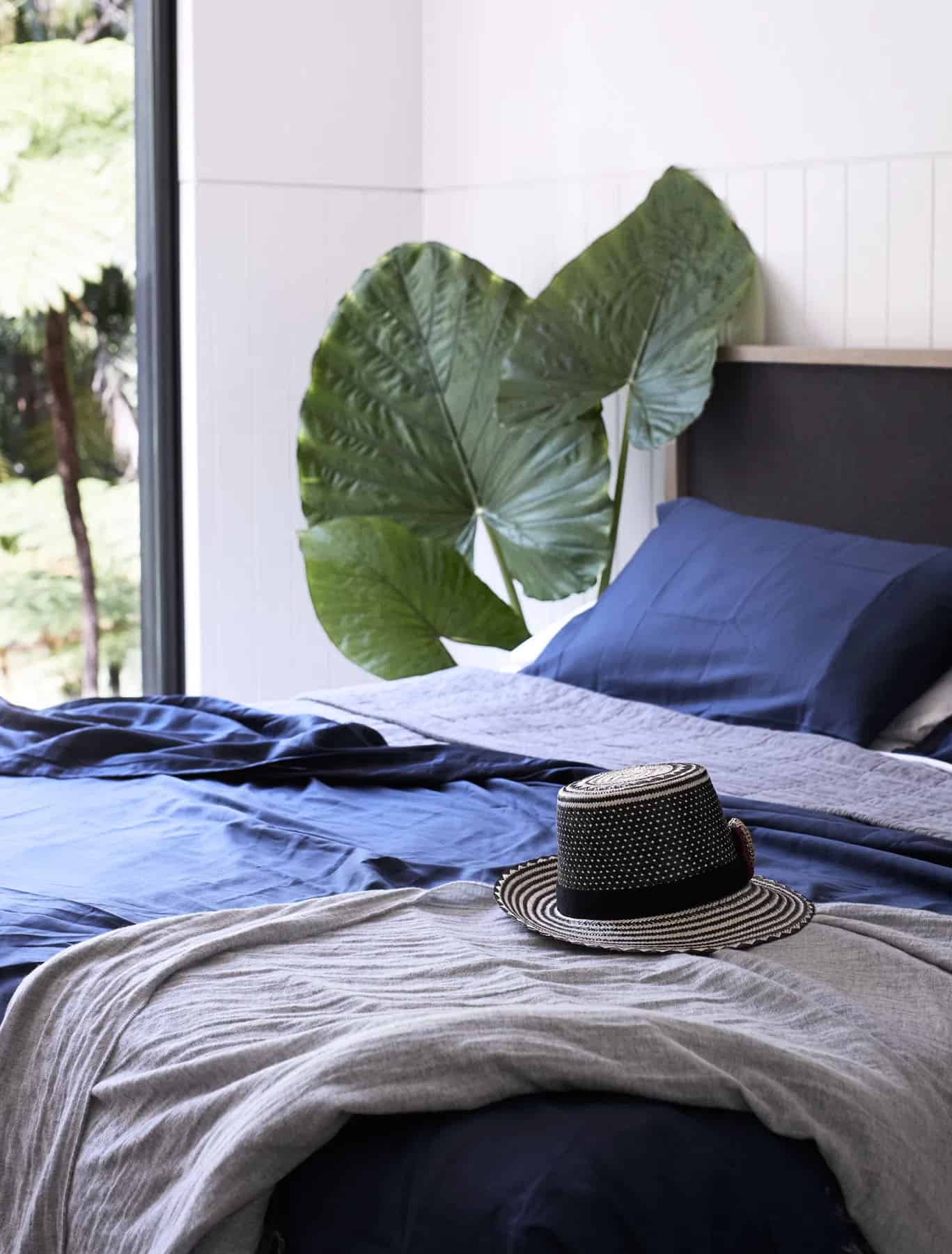 tropical-retreat-bedroom