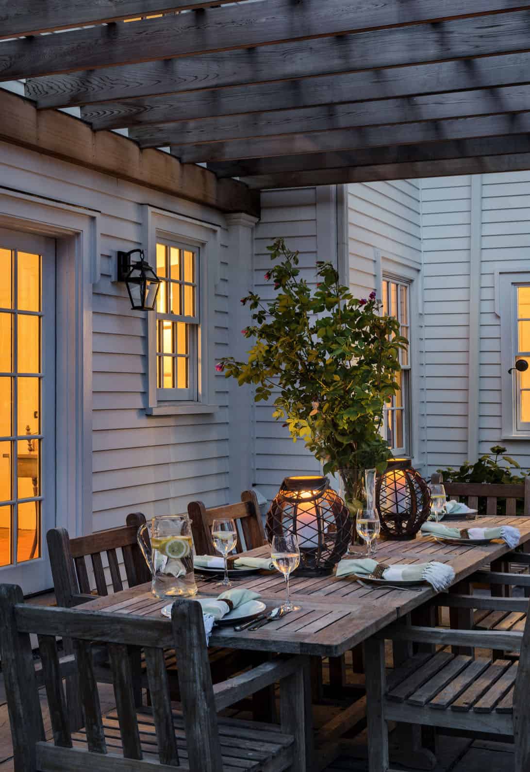 farmhouse-trellis-dining-patio