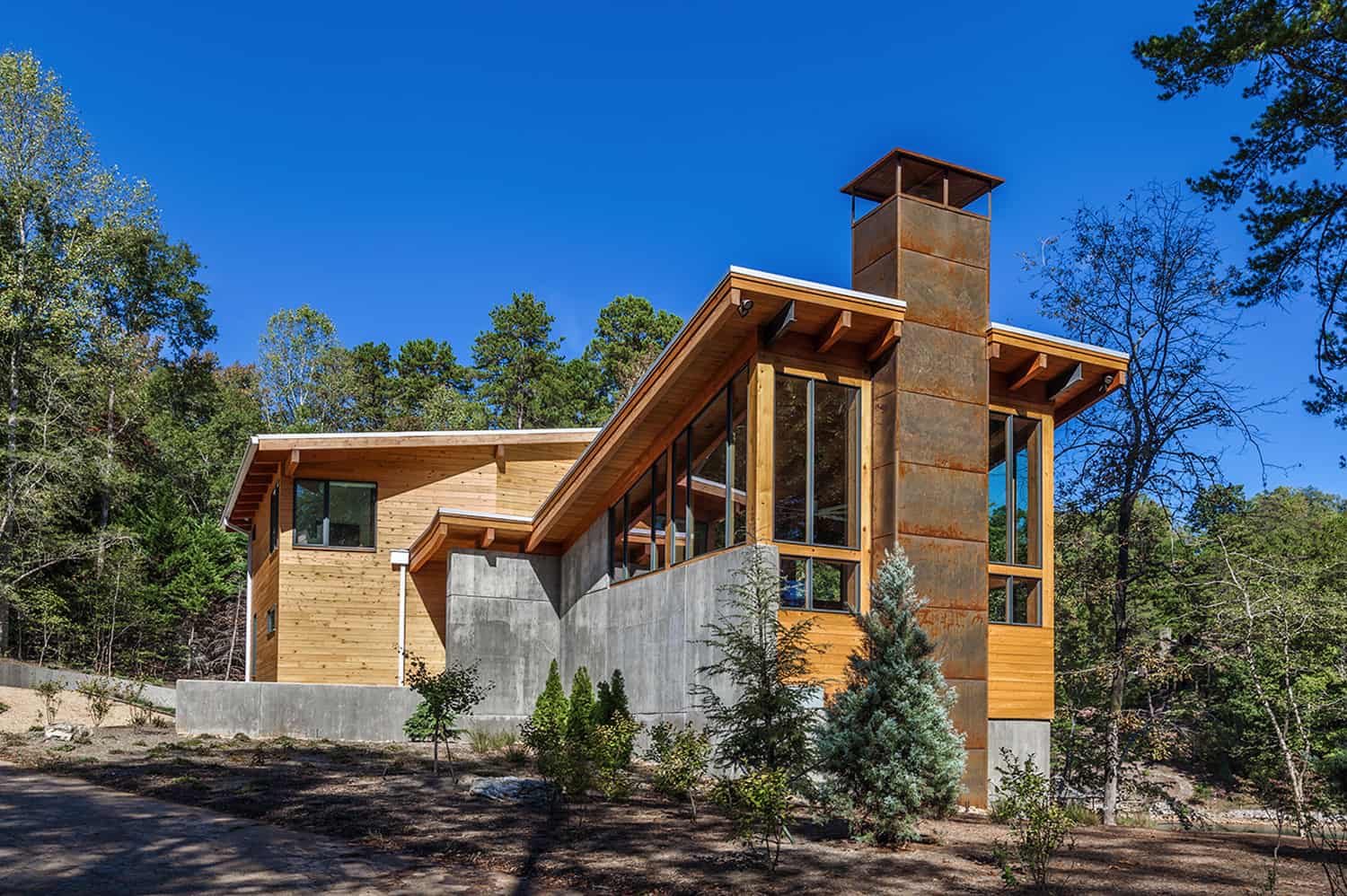 midcentury-modern-lake-house-exterior