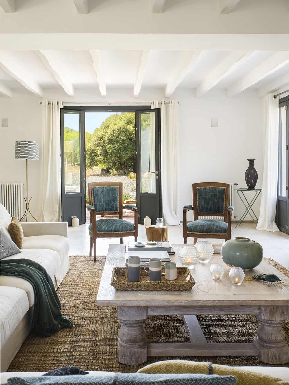 mediterranean-living-room