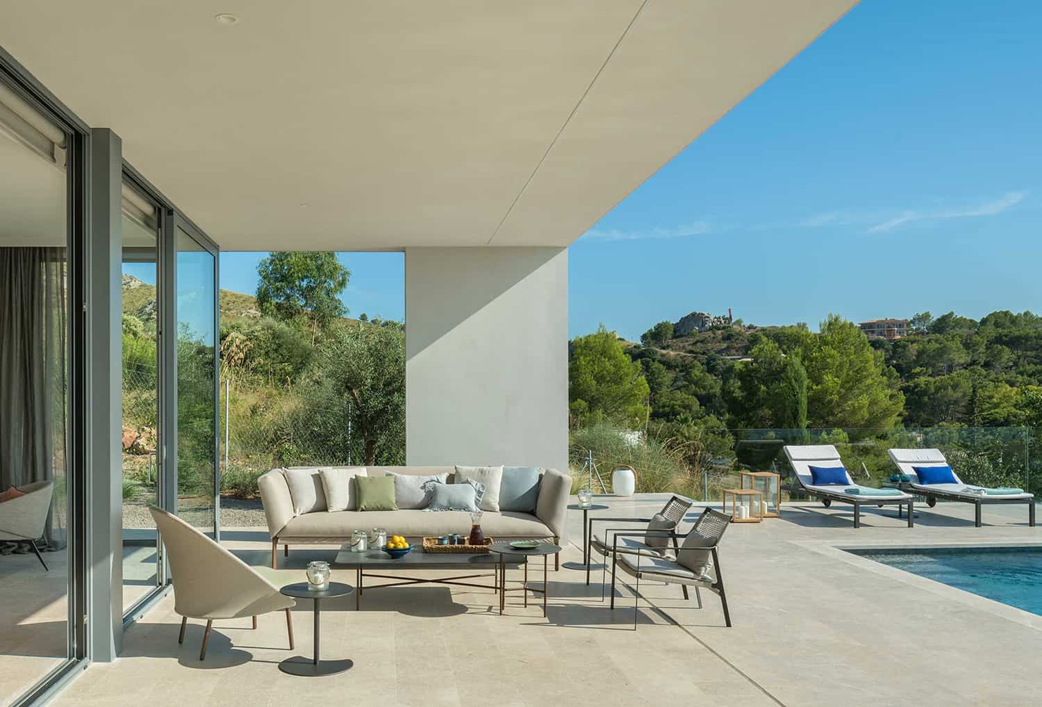modern-villa-patio