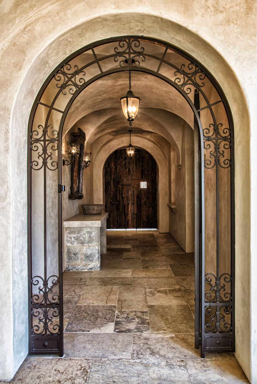 romanesque-villa-entry