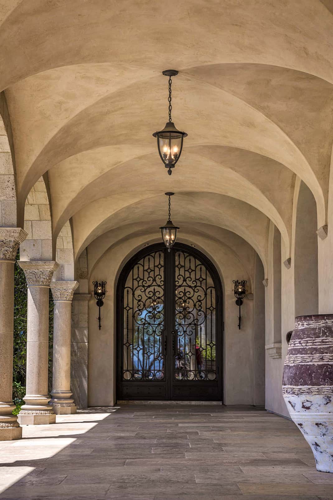 romanesque-villa-entry