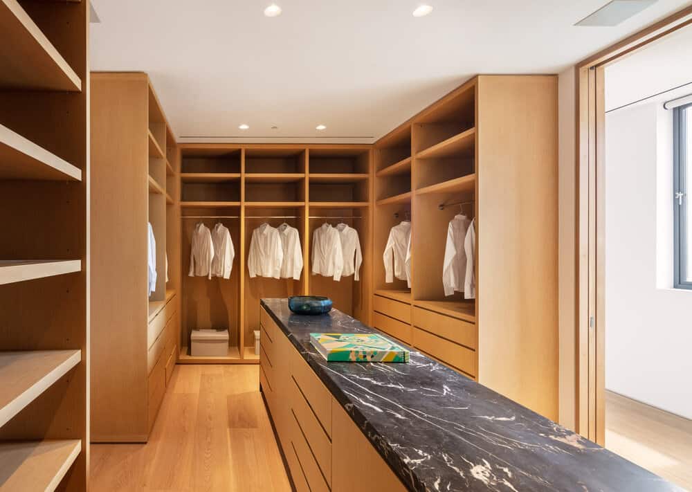 minimalist-closet