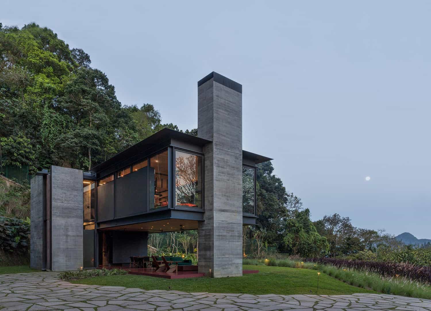 minimalist-steel-glass-box-shelter-exterior