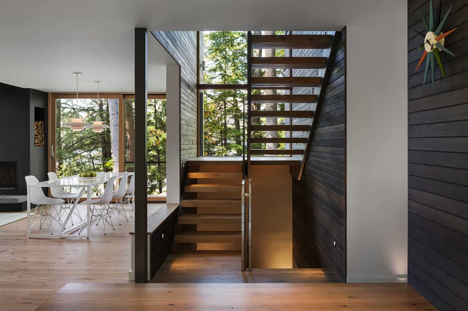 contemporary-dining-room-and-staircase