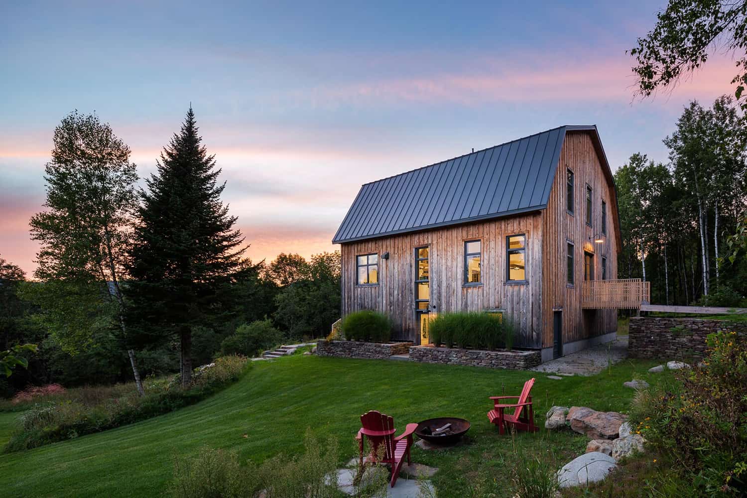 modern-rustic-barn-home-exterior