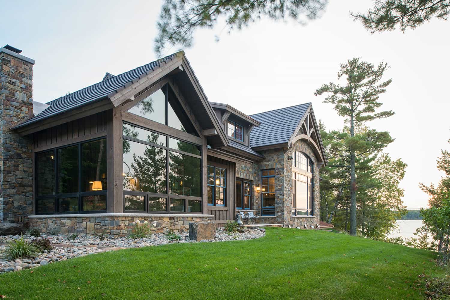 rustic-lake-house-retreat-exterior