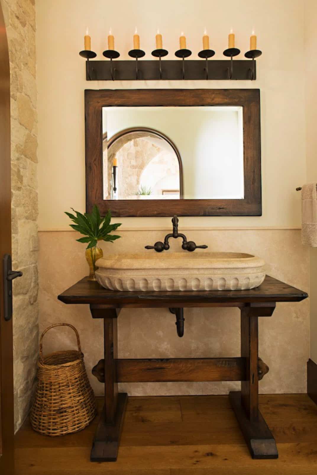 mediterranean-bathroom