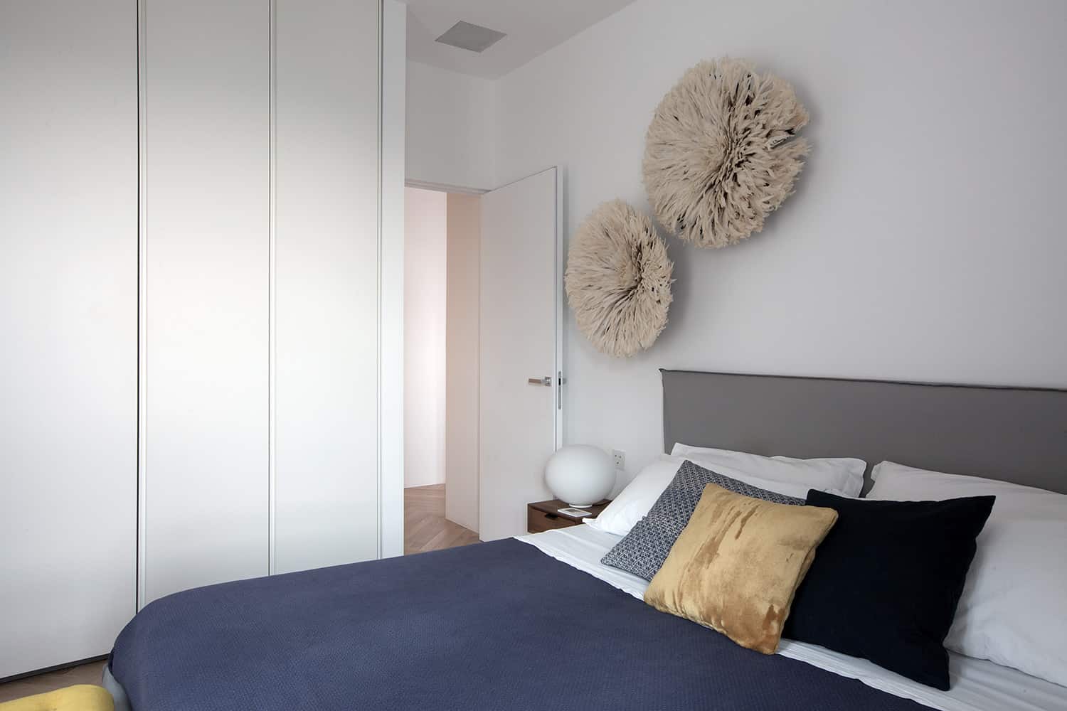 contemporary-apartment-bedroom