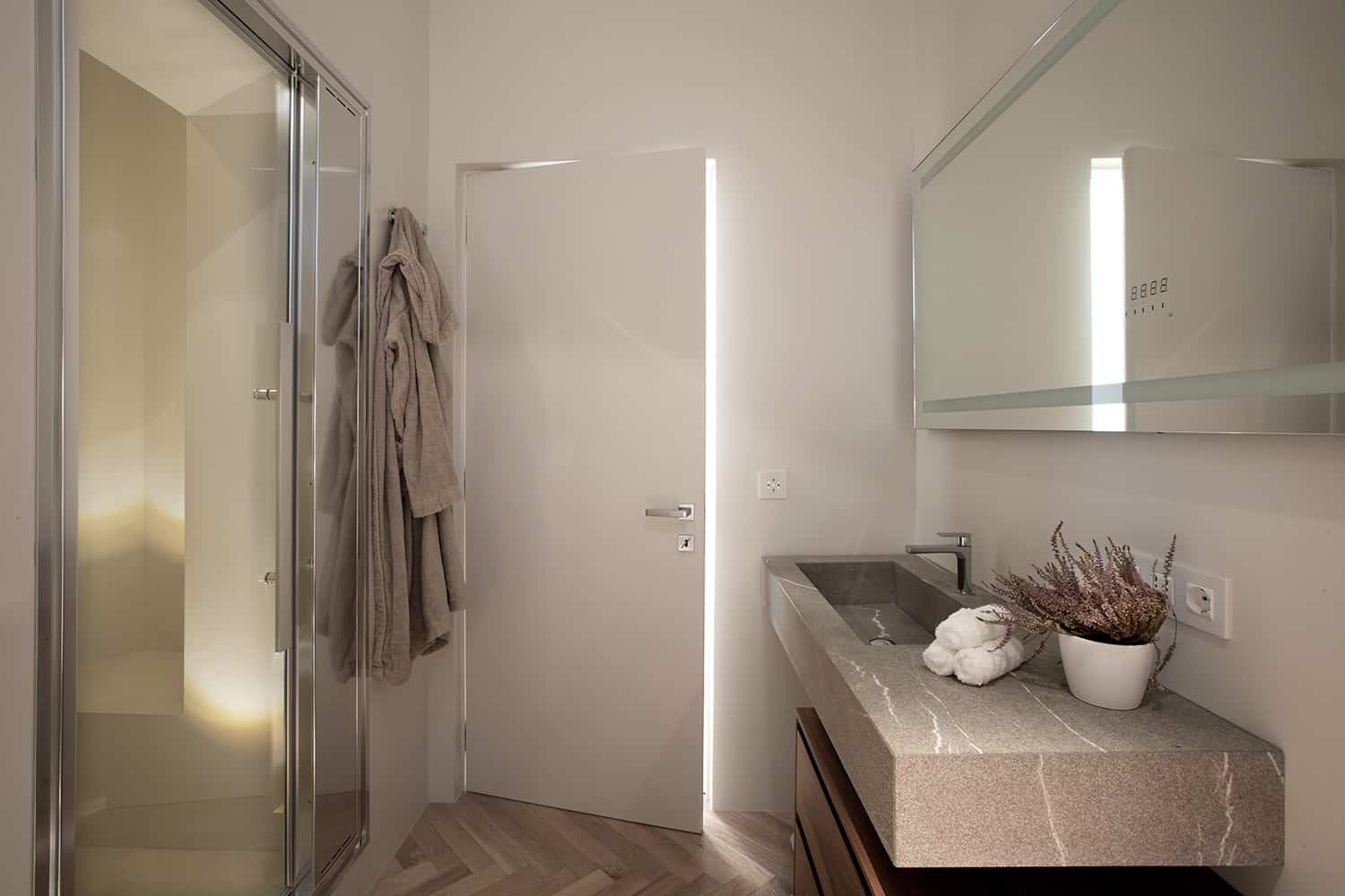 contemporary-apartment-bathroom
