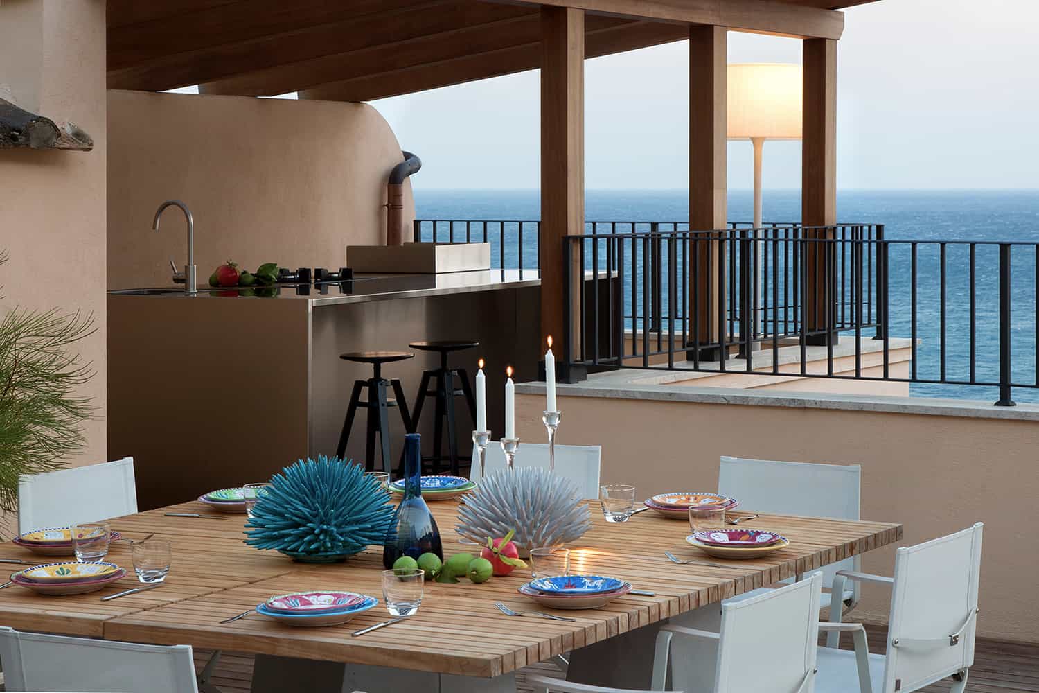 contemporary-apartment-outdoor-terrace