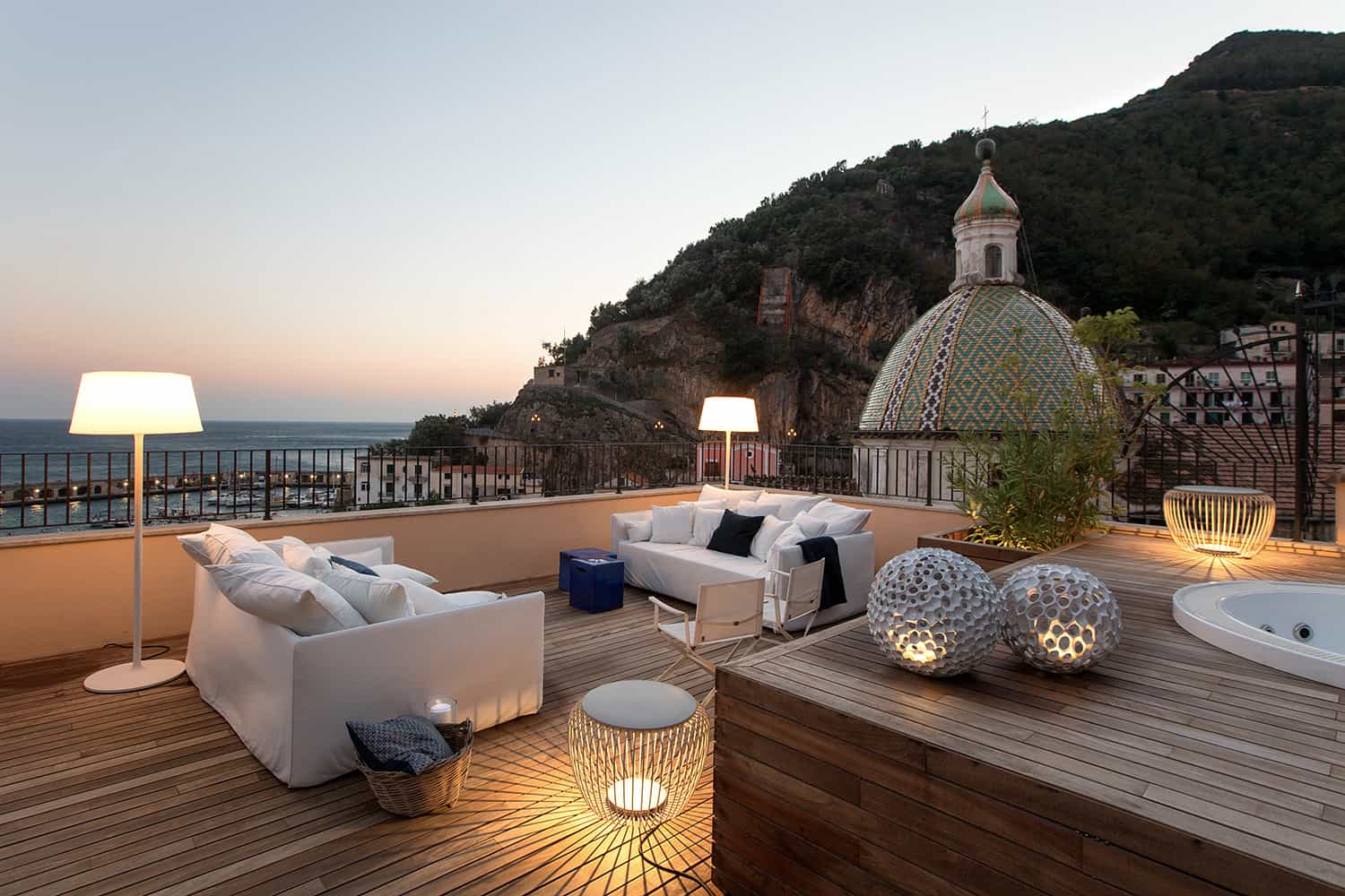 contemporary-apartment-outdoor-terrace