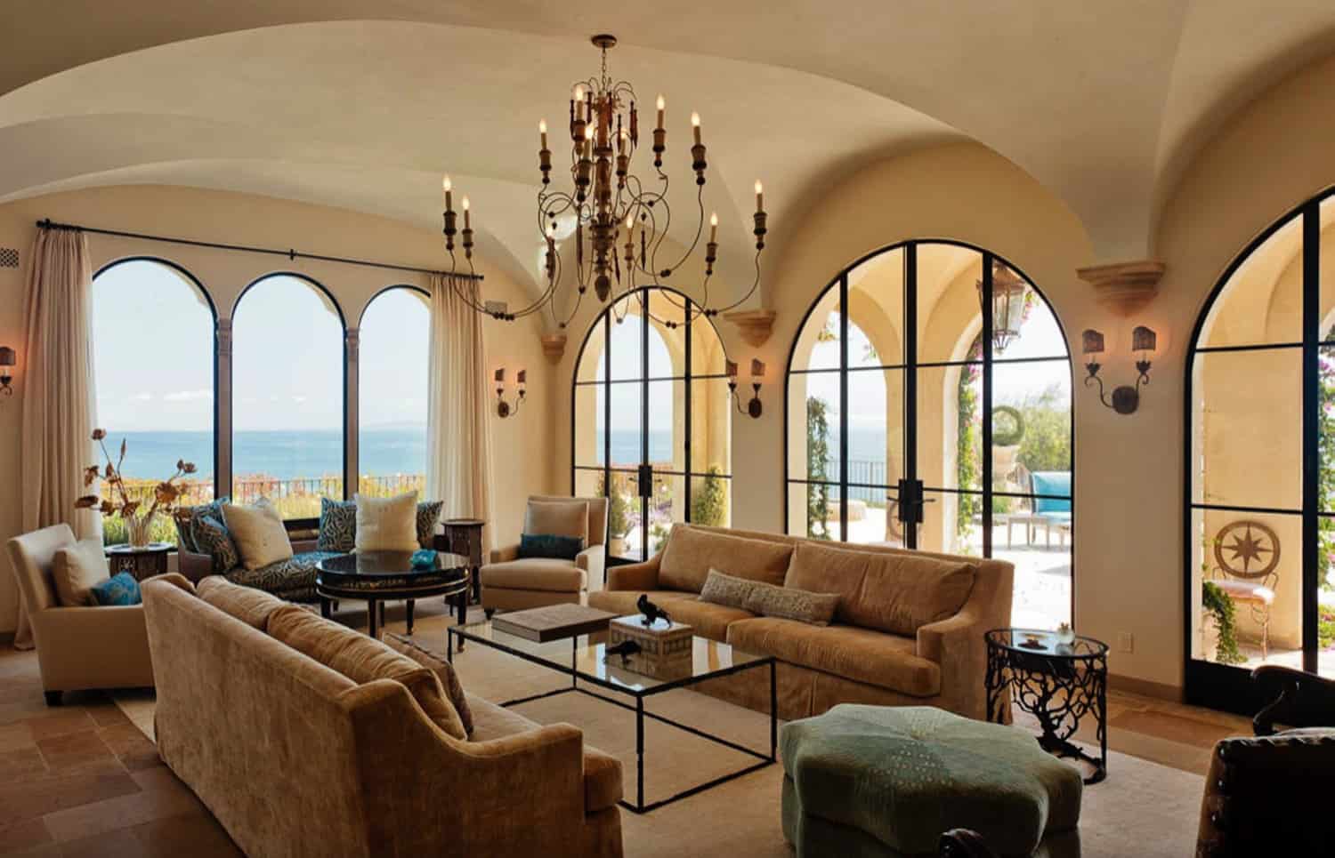mediterranean-style-living-room