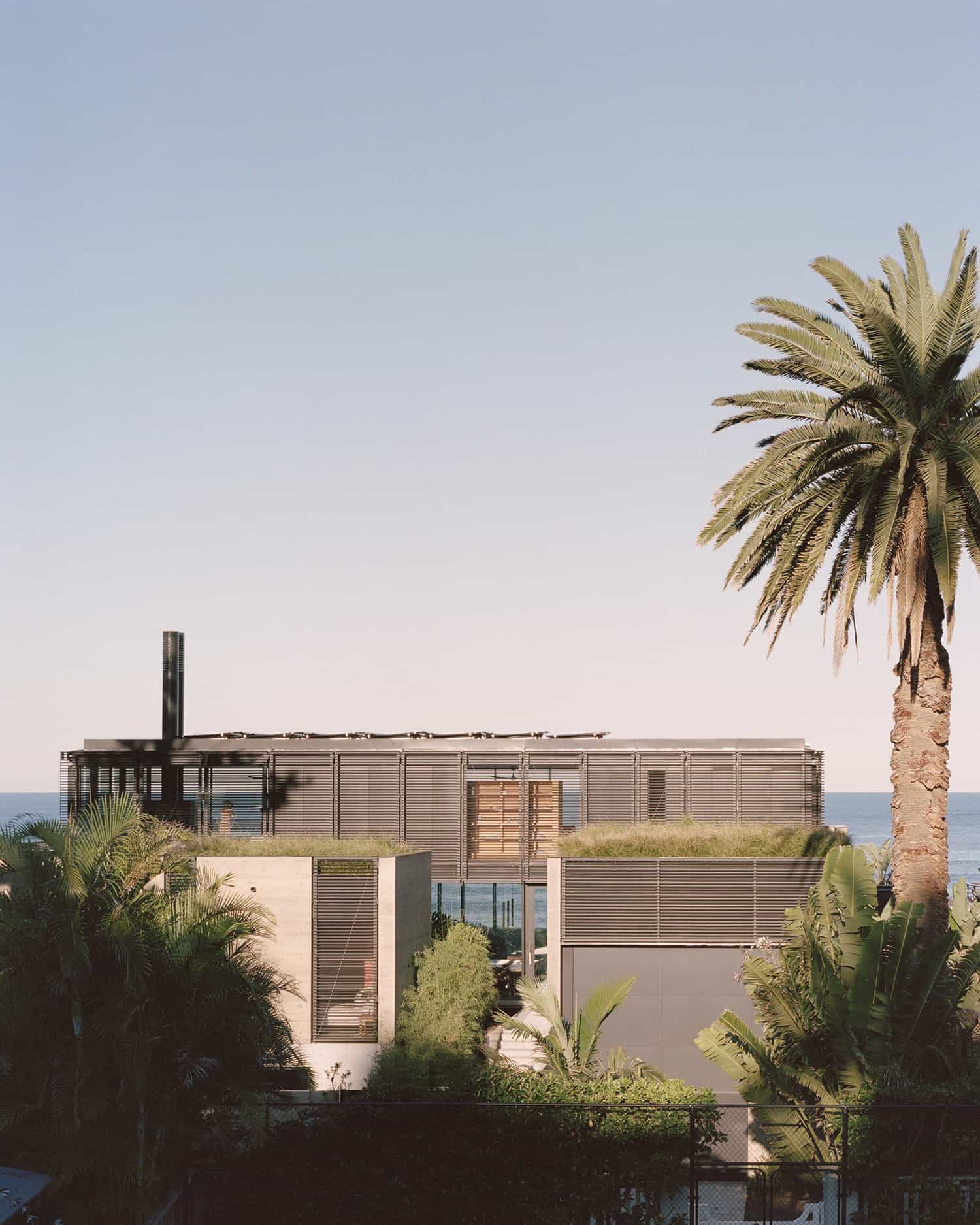 modern-beach-house-exterior