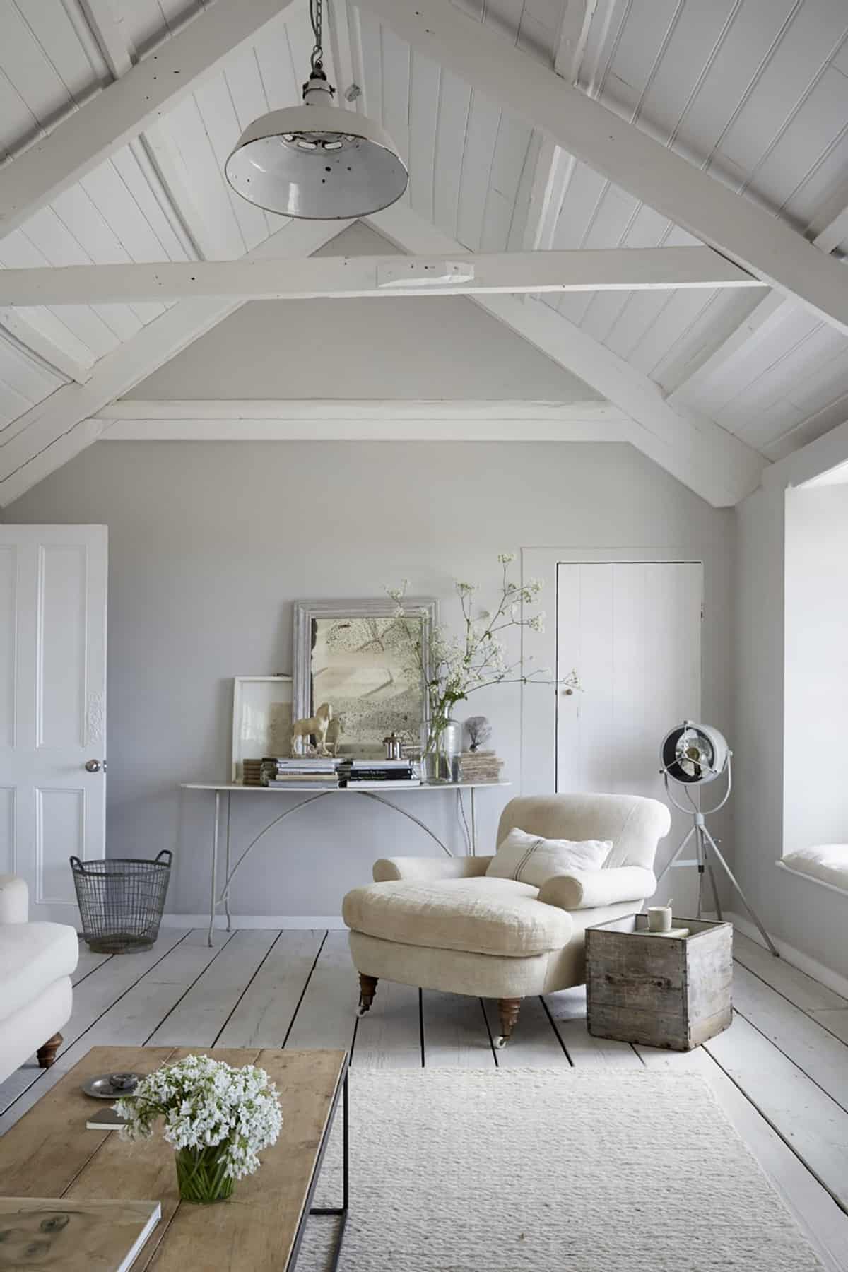 seaside-cottage-retreat-living-room